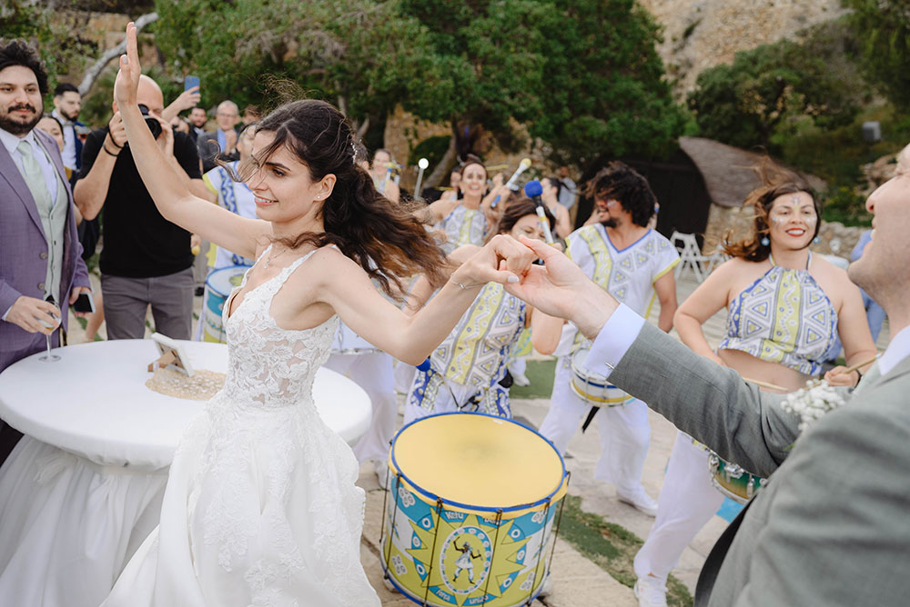 Grup de batucada en celebració de casament a Barcelona