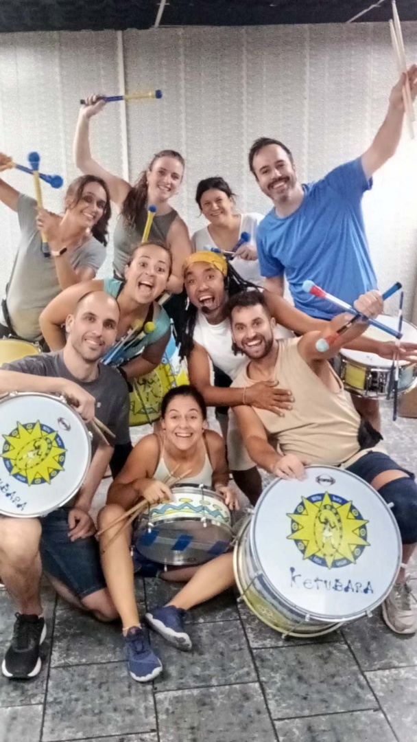 Banda oficial felices tras un ensayo