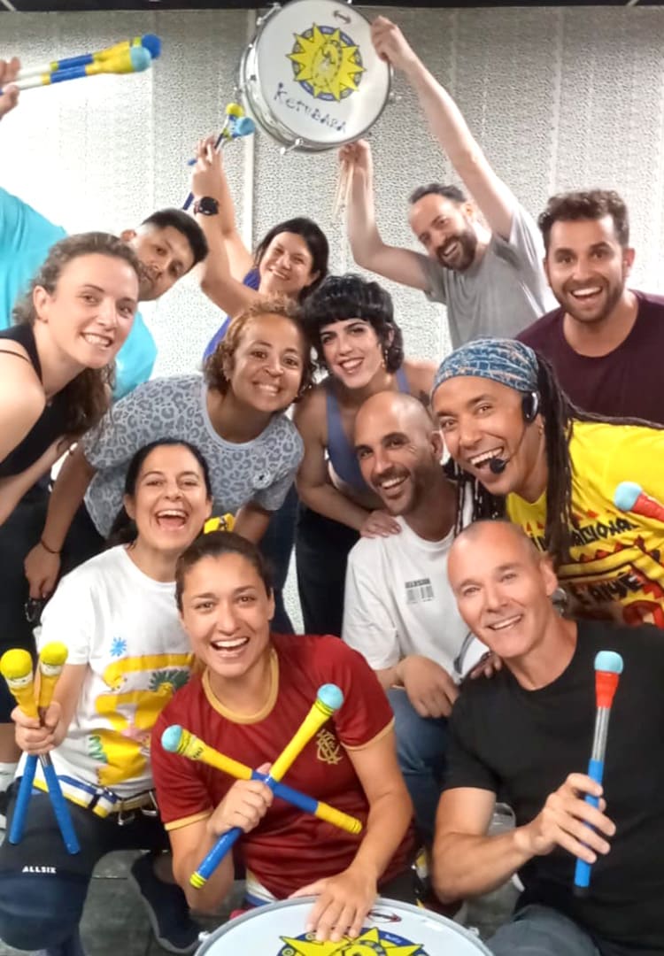 foto de grupo tras el ensayo de la banda ketubara batucada en barcelona