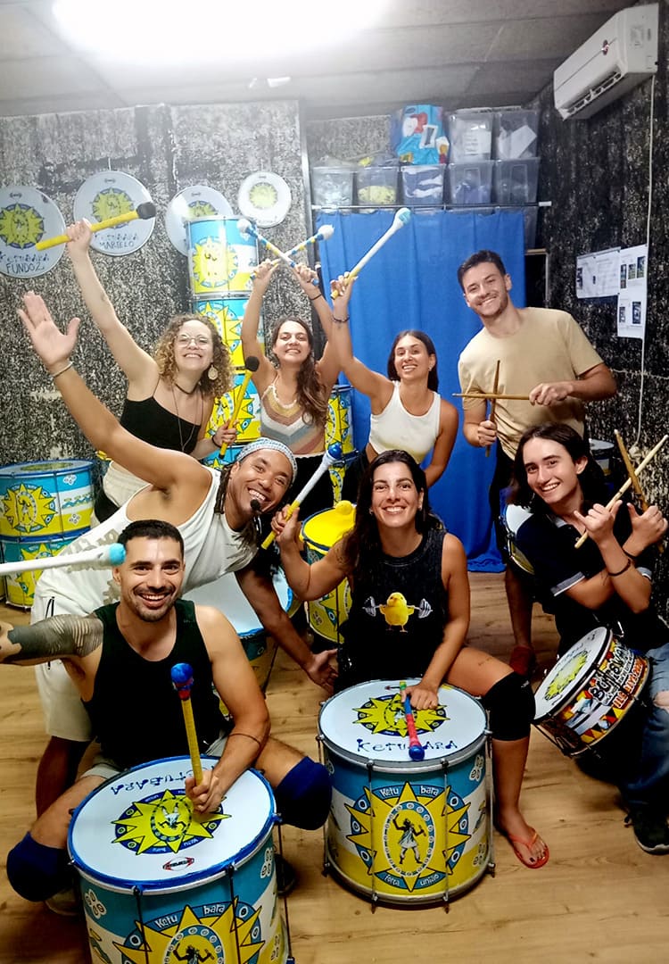 Grupo de alumnos y alumnas del Taller de batucada de Ketubara septiembre 2025
