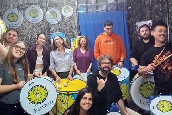 Grupo de participantes en el Taller de Batucada