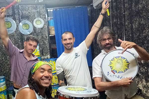 Grupo reducido de alumnos Taller de batucada de Ketubara